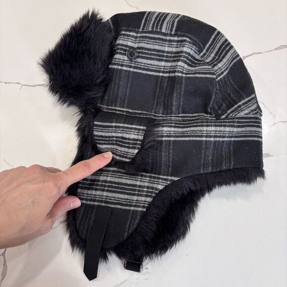 Vintage Women’s Faux Fur Quilted Black Plaid Trapper Hat Buckle 2014 Winter Snow - Picture 4 of 12